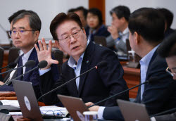 '19.4%' 청년미래적금 첫날 19.6만명 몰려…李 "신청자 다 받자"