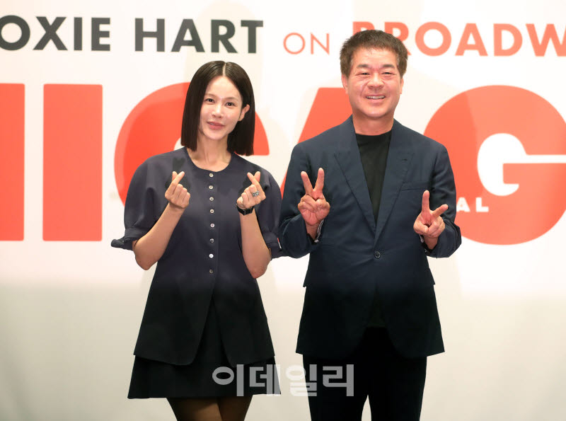 [포토] 기자회견하는 아이비와 박명성 피디