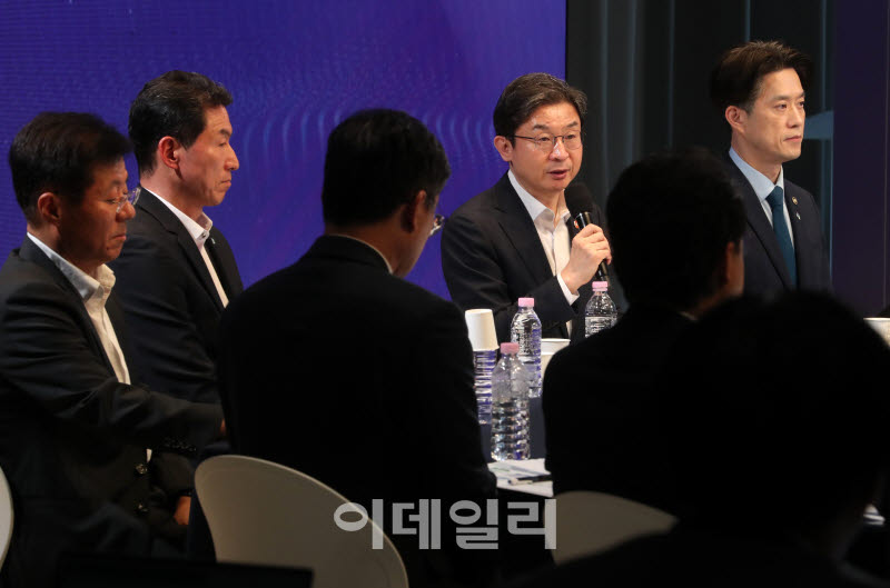  간담회 모두발언하는 이억원 금융위원장                                                                                                                                                            
