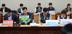 내년 최저임금 논의 시작…노동계 '1만2000원' vs경영계 '동결'(상보)