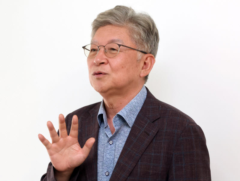 "초과세수 활용은 국가부채 상환 먼저…복지정책에도 써야"[만났습니다①]