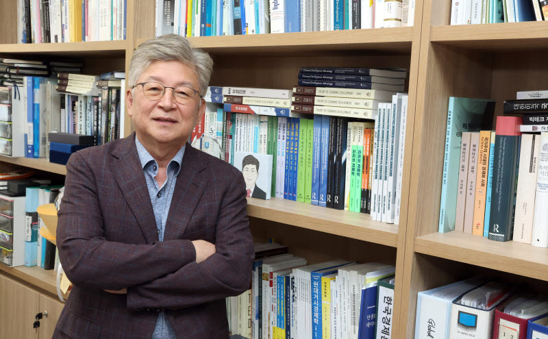 "재교육으로 취업경쟁력 높여…일자리 미스매치 해결해야"[만났습니다②]