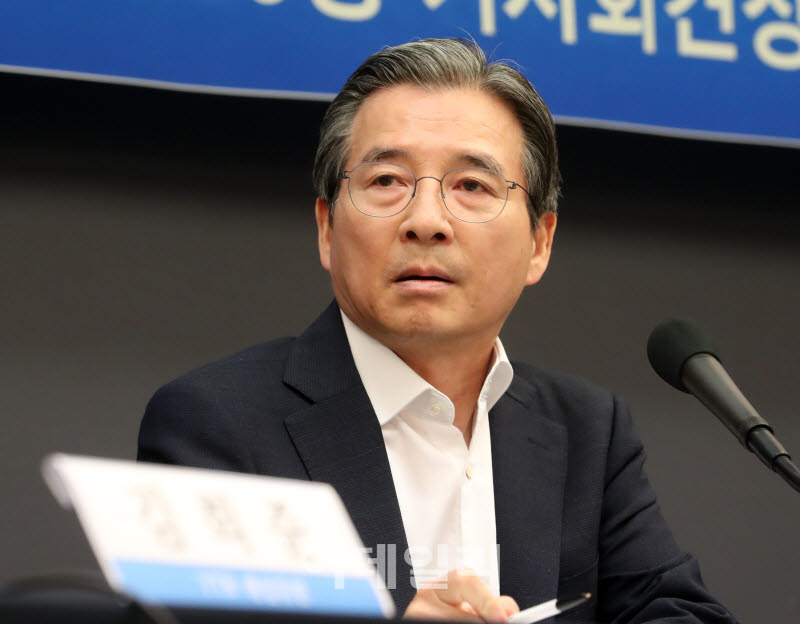  관훈토론회 참석한 김용범 실장                                                                                                                                                                    
