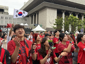 "답답하다 답답해, 그래도"…남아공전 1-0, 함성 더 커진 '붉은악마'