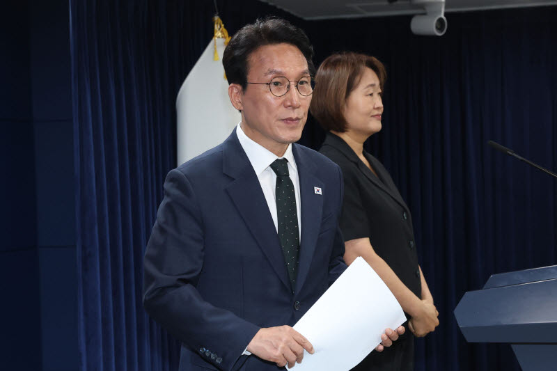 검찰개혁 방향 브리핑 마친 김민석 총리                                                                                                                                                             