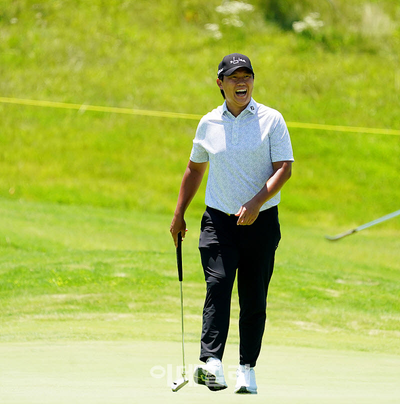 이상희, 2026 KPGA 군산CC 오픈 2라운드 경기 진행