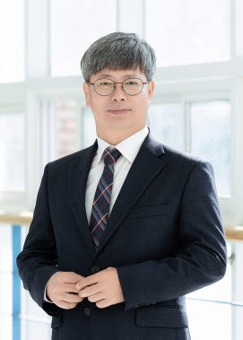 휴대폰 반입 금지하는 학교…“학생 전인적 성장 위해 불가피”
