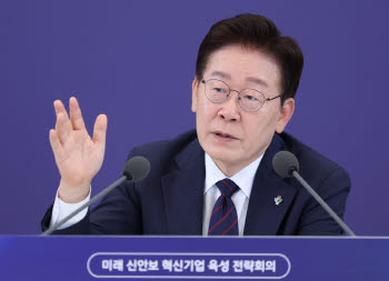 李대통령, '호남 반도체 투자' SNS만 6개…"尹정부에서도 공식 확인"