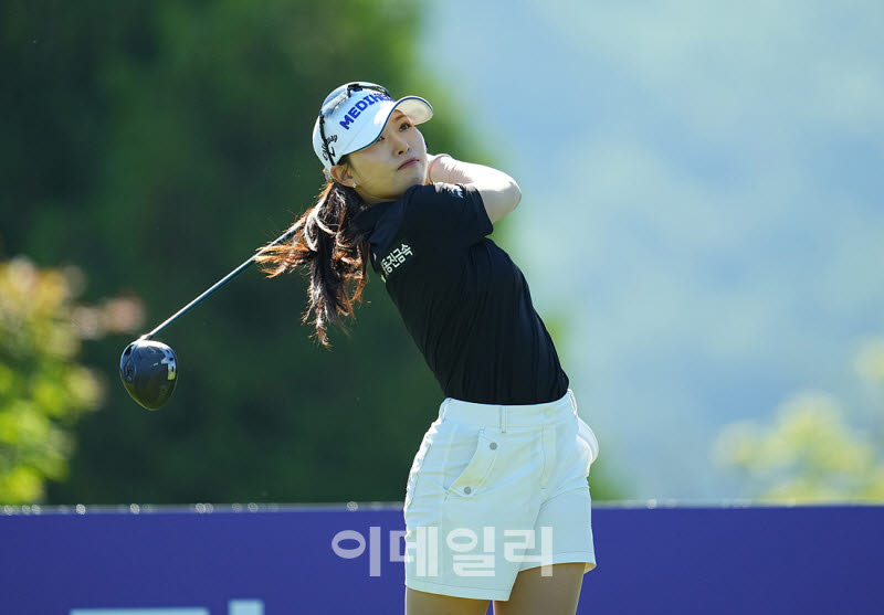 진성용과 안지현, 맥콜 모나 용평 오픈 최종라운드 준비