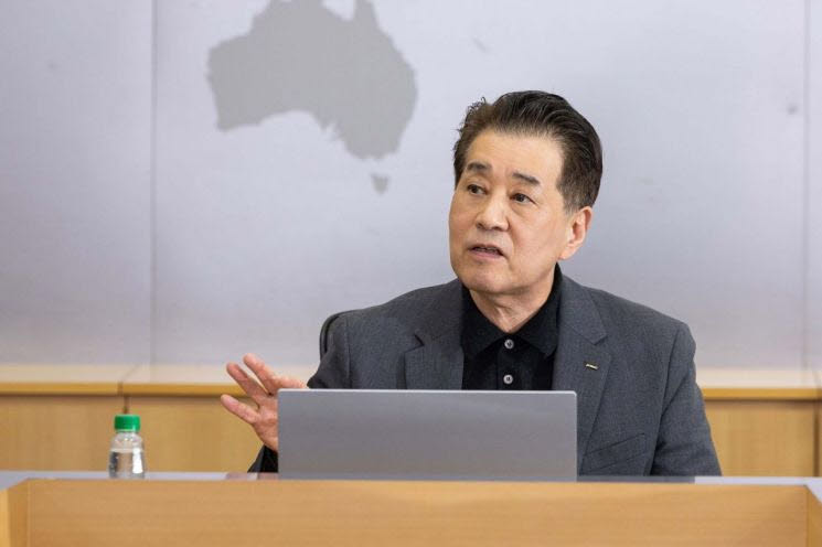 장인화, 철강·이차전지·에너지 3축 재정비 계획