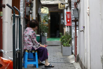 "연금 0원" 기초연금 대상인데 왜?…사각지대 노인 175만명