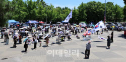 '잠실 개표소 시위' 연습용 수류탄 소지한 20대男, 경찰 조사