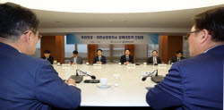 [포토]조정식 국회의장 발언 경청하는 기업인들                                                                                                                                                            
