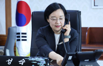 "AI 투자 과감하게, 규제는 적극 합리화"
