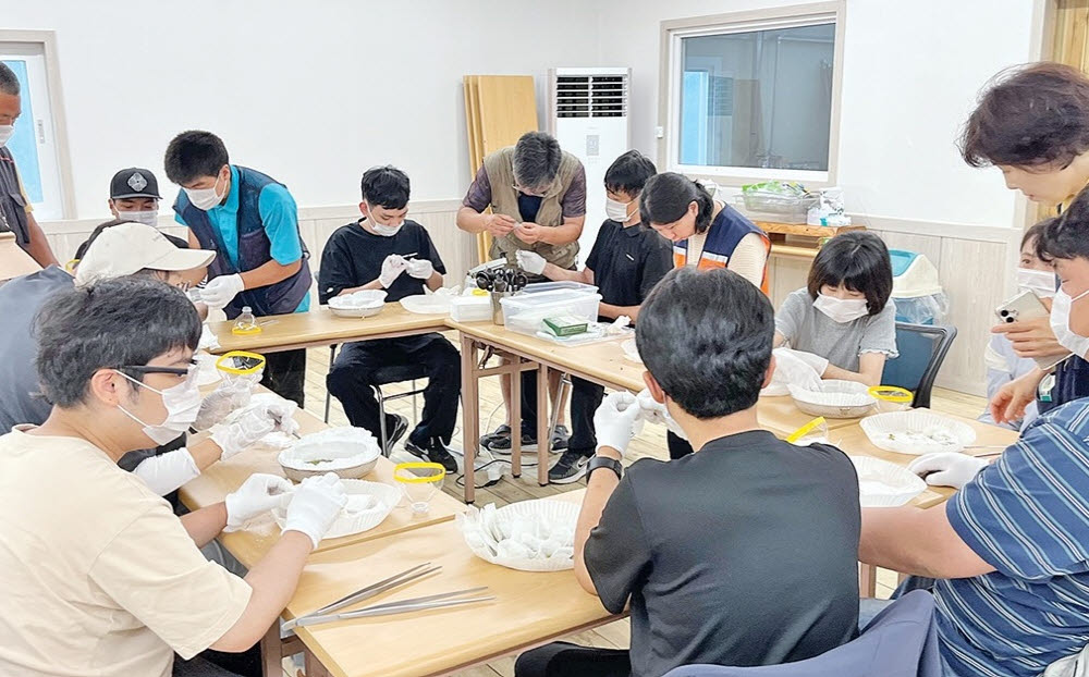 재촉도 타박도 없는 초록일터…15년 은둔 중증장애인, 마침내 홀로 섰다