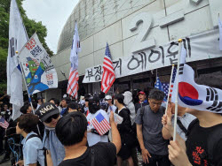 [속보]국조특위, 잠실 개표소 진입 성공…시위 27일만