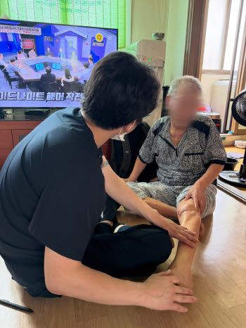 "집 밖에 한 번만 나가봤으면"…7년째 외출 못한 노인의 호소