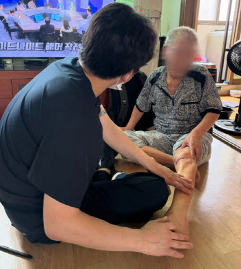 "집 밖에 한 번만 나가봤으면"…7년째 외출 못한 노인의 호소