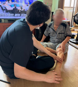 "집 밖에 한 번만 나가봤으면"…7년째 외출 못한 노인의 호소