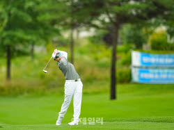 [포토]김효주,첫 버디위해 핀에 붙인다                                                                                                                                                                    