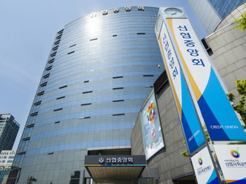 재판 피했지만 ‘혐의 인정’…신협회장 기소유예 논란