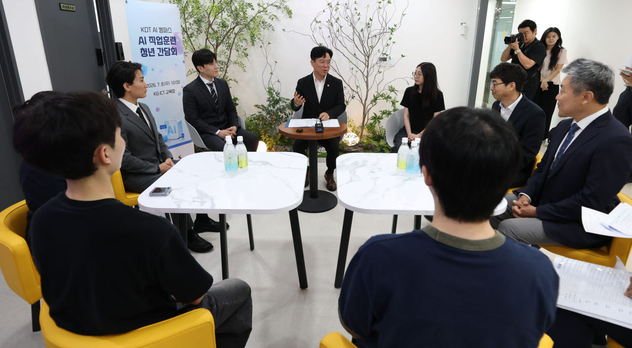 김영훈 장관, AI 직업훈련 청년 간담회에서 발언                                                                                                                                                     