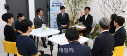 “고용 없는 AI 성장 막아라”…김영훈 장관, K-디지털 훈련서 해법 찾다