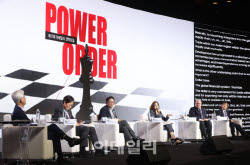 "To Enhance Credibility of Monetary Policy, Expand Communication But Avoid Excessive Commitm...