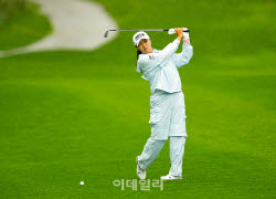 [포토]성유진,연습은 신중하게                                                                                                                                                                            