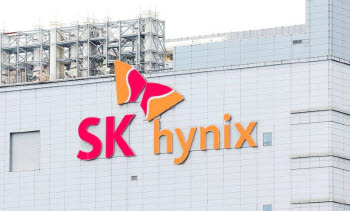 “외국기업 IPO 최대”…SK하이닉스, ADR 흥행에 3%대↑