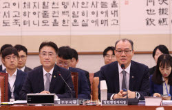 [포토]법사위 법안심사소위, '인사말하는 기우종'                                                                                                                                                