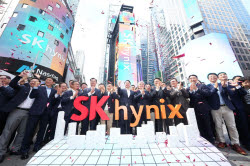 SK하이닉스, 나스닥 데뷔 첫날 13% 급등…AI 투자 열기 재확인(종합)