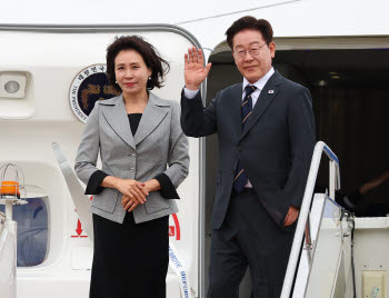 李 대통령, 몽골 순방 마치고 귀국…경제·안보 협력 강화