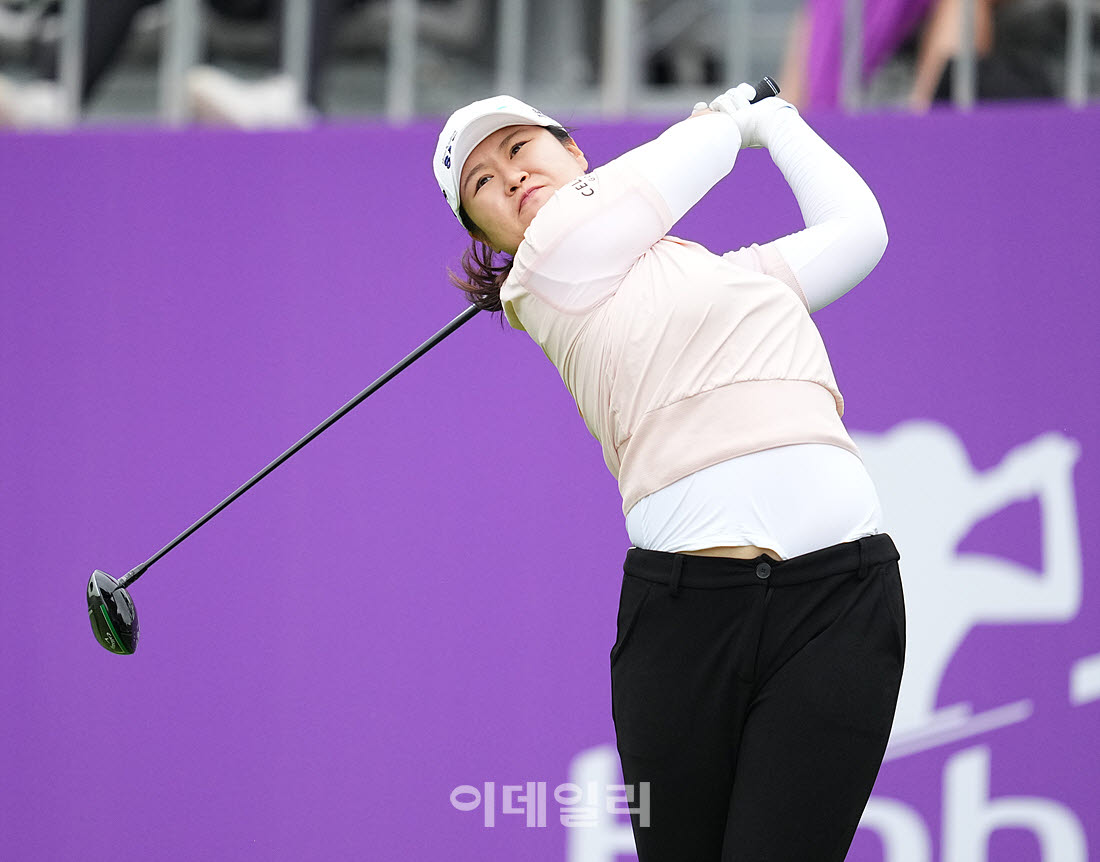 강가율,파워넘치는 임팩트                                                                                                                                                                          