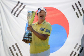 '60타+3주새 메이저 2승' 유해란 "많은 역사 만들어졌다…만화 같은 이야기"