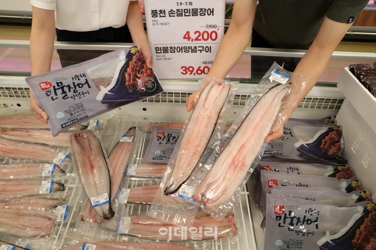 [포토] 초복 식재료 구입하는 소비자
