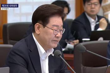 [속보]李대통령 “잠재성장률 3%로 단계적으로 높여가야”