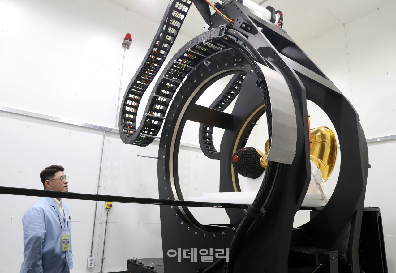  문화재 정밀조사하는 대형 원통형 CT                                                                                                                                                               