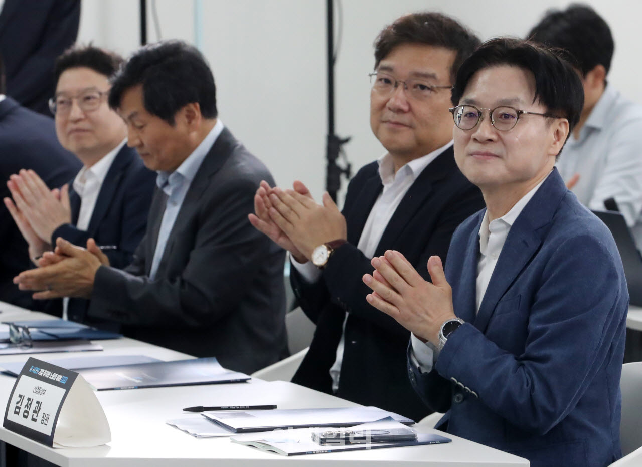  'AI 시대의 기업 투자와 노동의 미래' 토론회                                                                                                                                             
