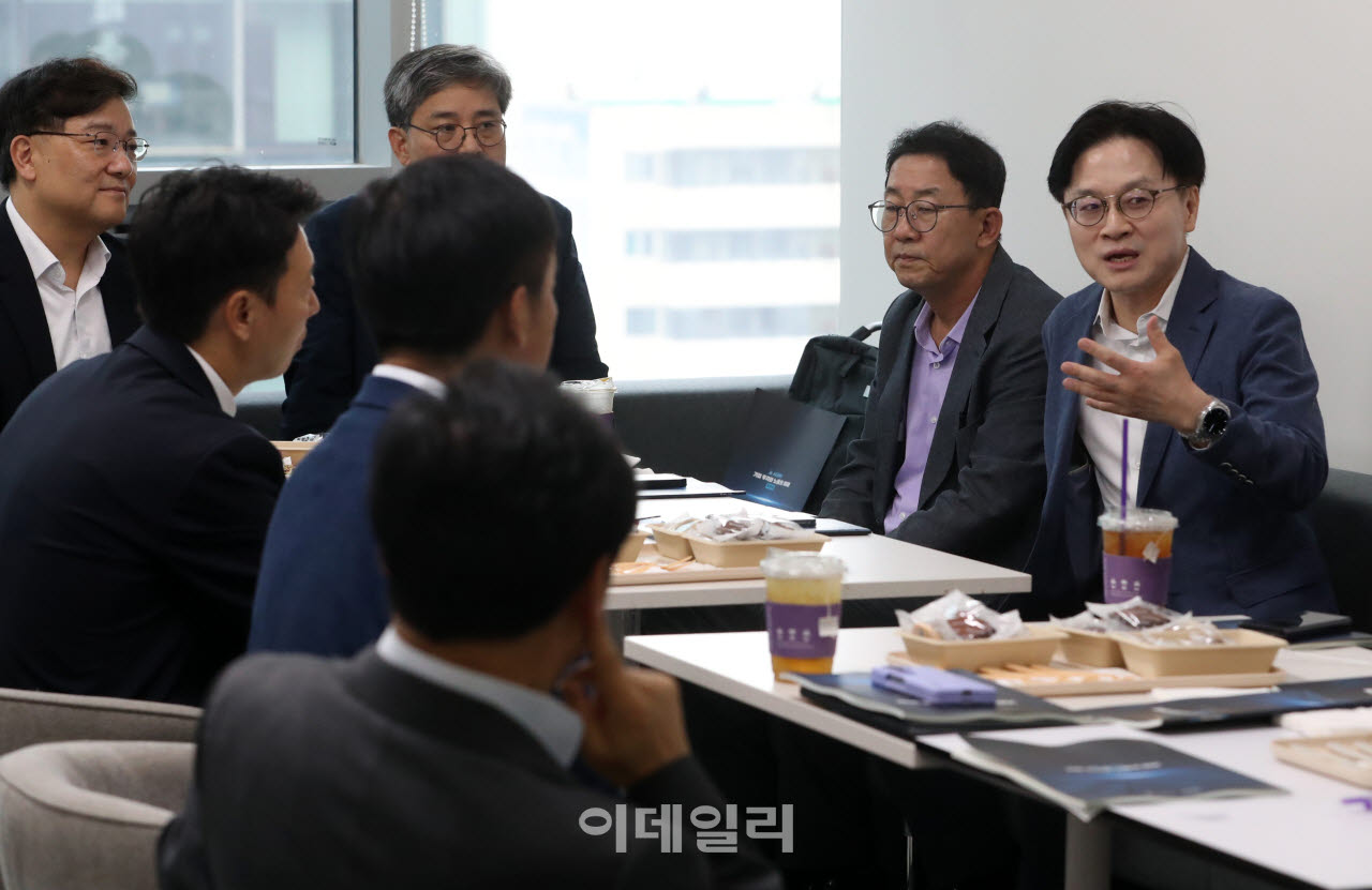  김정관 산업부 장관, 'AI 릴레이 토론회' 티타임                                                                                                                                          