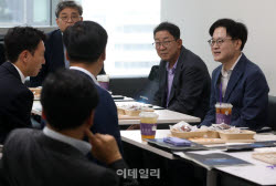 [포토] 'AI 릴레이 토론회' 티타임                                                                                                                                                              