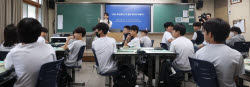 [포토] 통화량과 물가의 관계에 대해 배우는 학생들                                                                                                                                                        