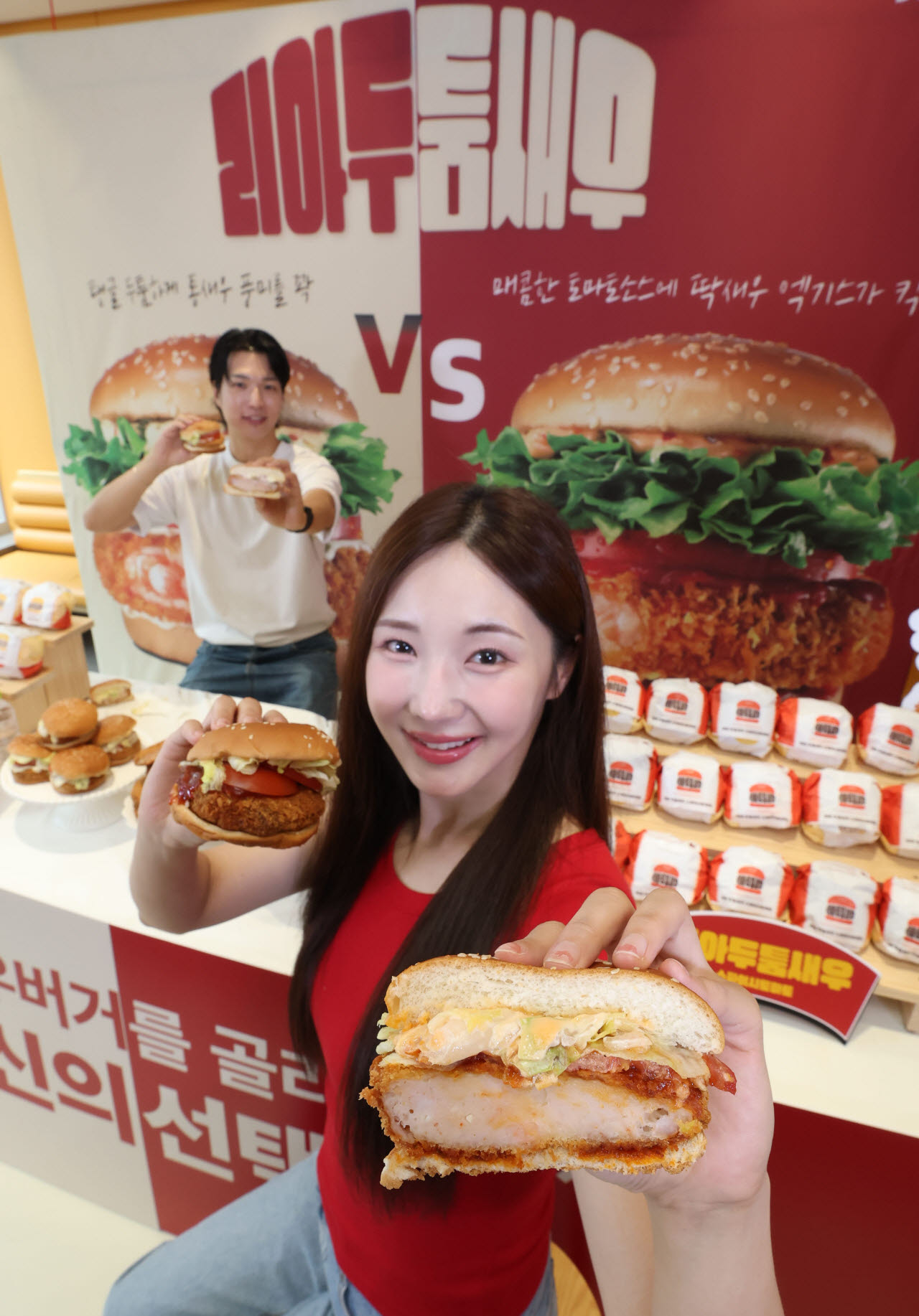 [포토]롯데리아, 두툼한 새우 패티로 2종 버거 출시