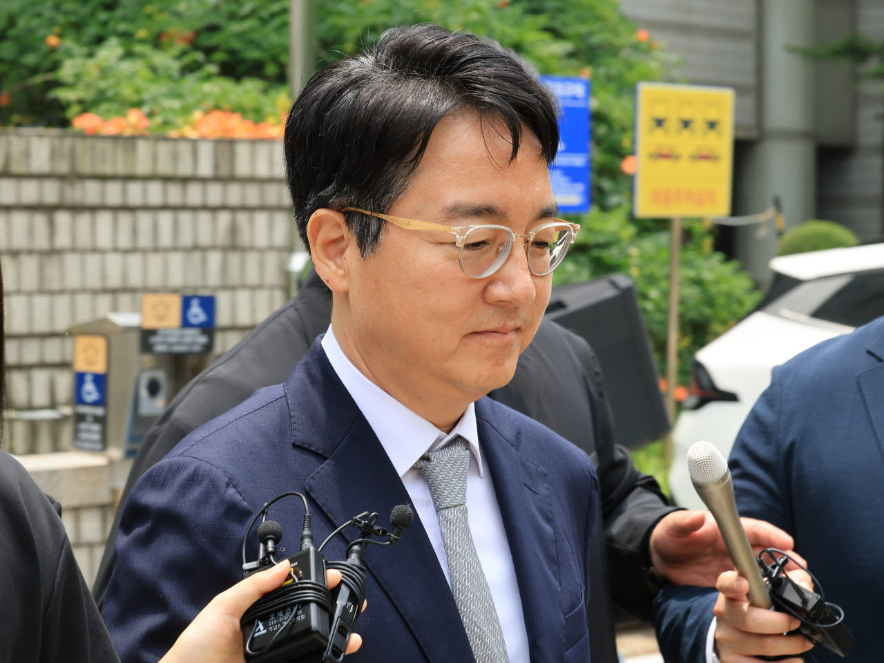 구속심사 마치고 법원 나서는 심우정 전 검찰총장                                                                                                                                                    