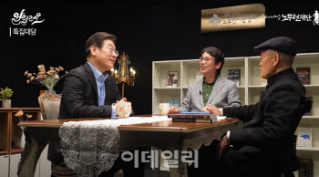 극찬에서 저격으로…유시민은 왜 李대통령을 겨냥하나