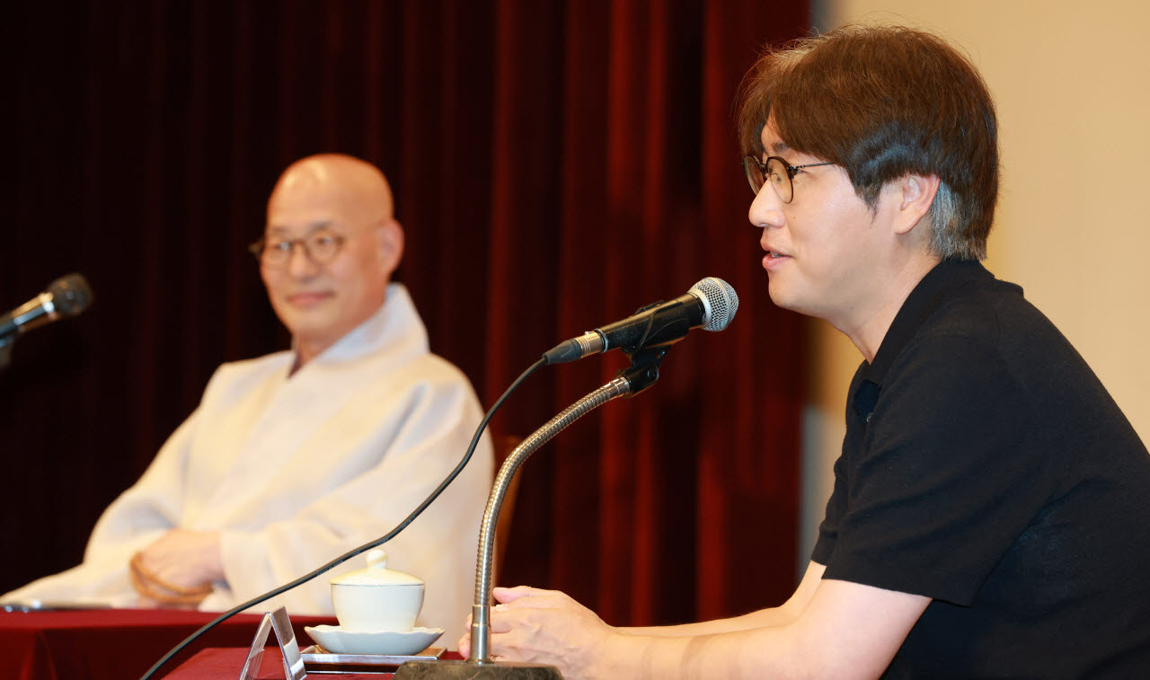 진우스님과 대담하는 하정우 전 청와대 AI미래기획수석                                                                                                                                               