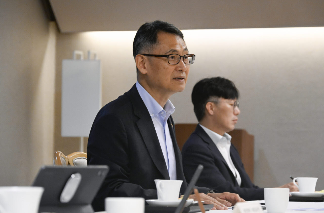 재경차관 "SK하이닉스 ADR 자급 유입에…환율 수급 쏠림 완화"