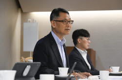 재경차관 "SK하이닉스 ADR 자급 유입에…환율 수급 쏠림 완화"