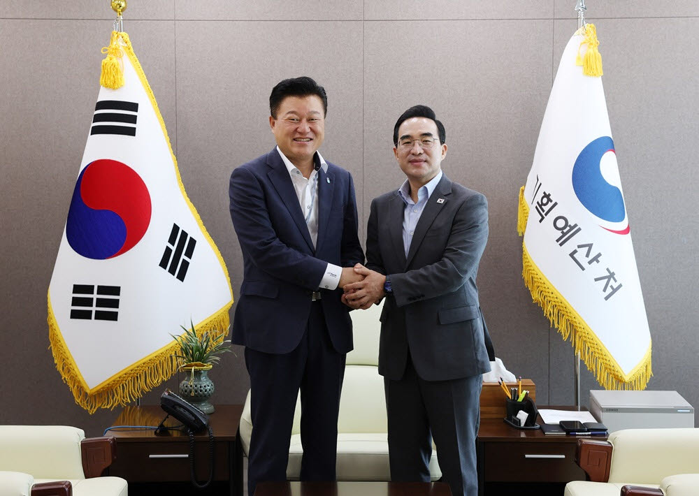 박홍근 "미래대응기금, 지역별 전략산업과 연계"