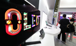 '포스트 반도체' 로봇 띄우자…삼성D·LGD '로봇 얼굴' 선점전